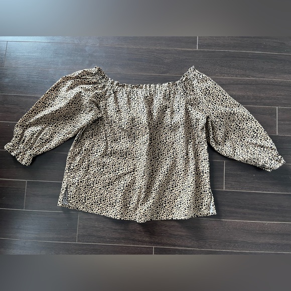 NWOT Animal Print off the shoulder Linen Blouse! - Picture 1 of 7